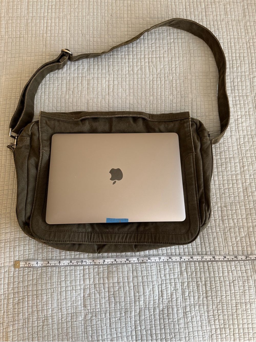 Marc by Marc Jacobs Olive Green Canvas Messenger Bag - Picture 4 of 8